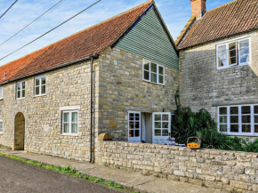 1 Bed in Castle Cary POLOC